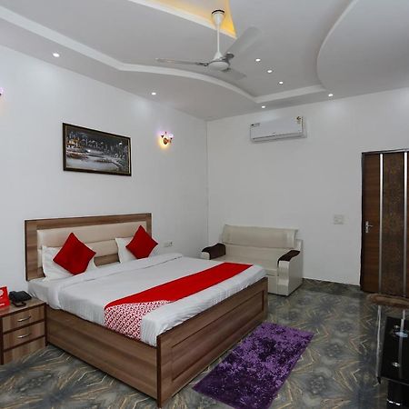 אגרה Hotel Rest Palace מראה חיצוני תמונה