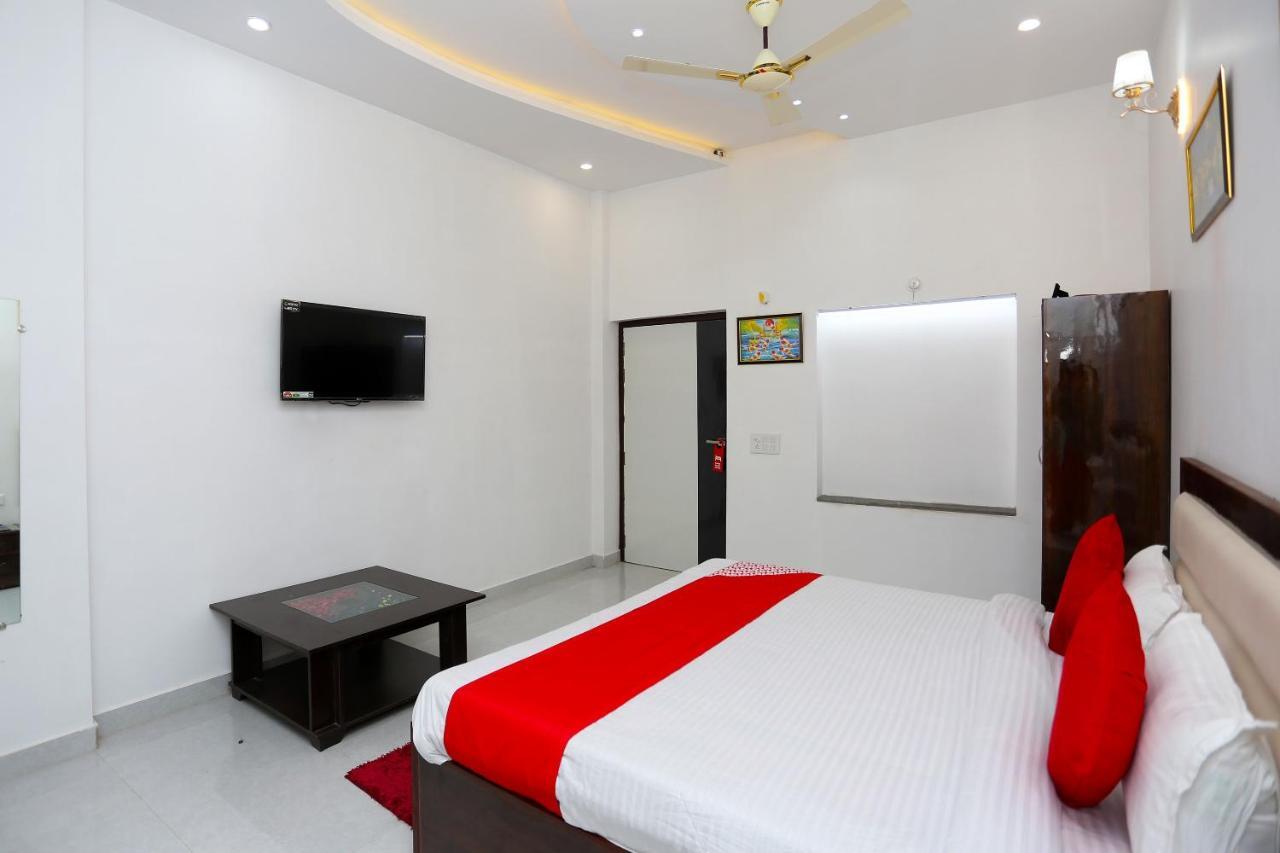 אגרה Hotel Rest Palace מראה חיצוני תמונה