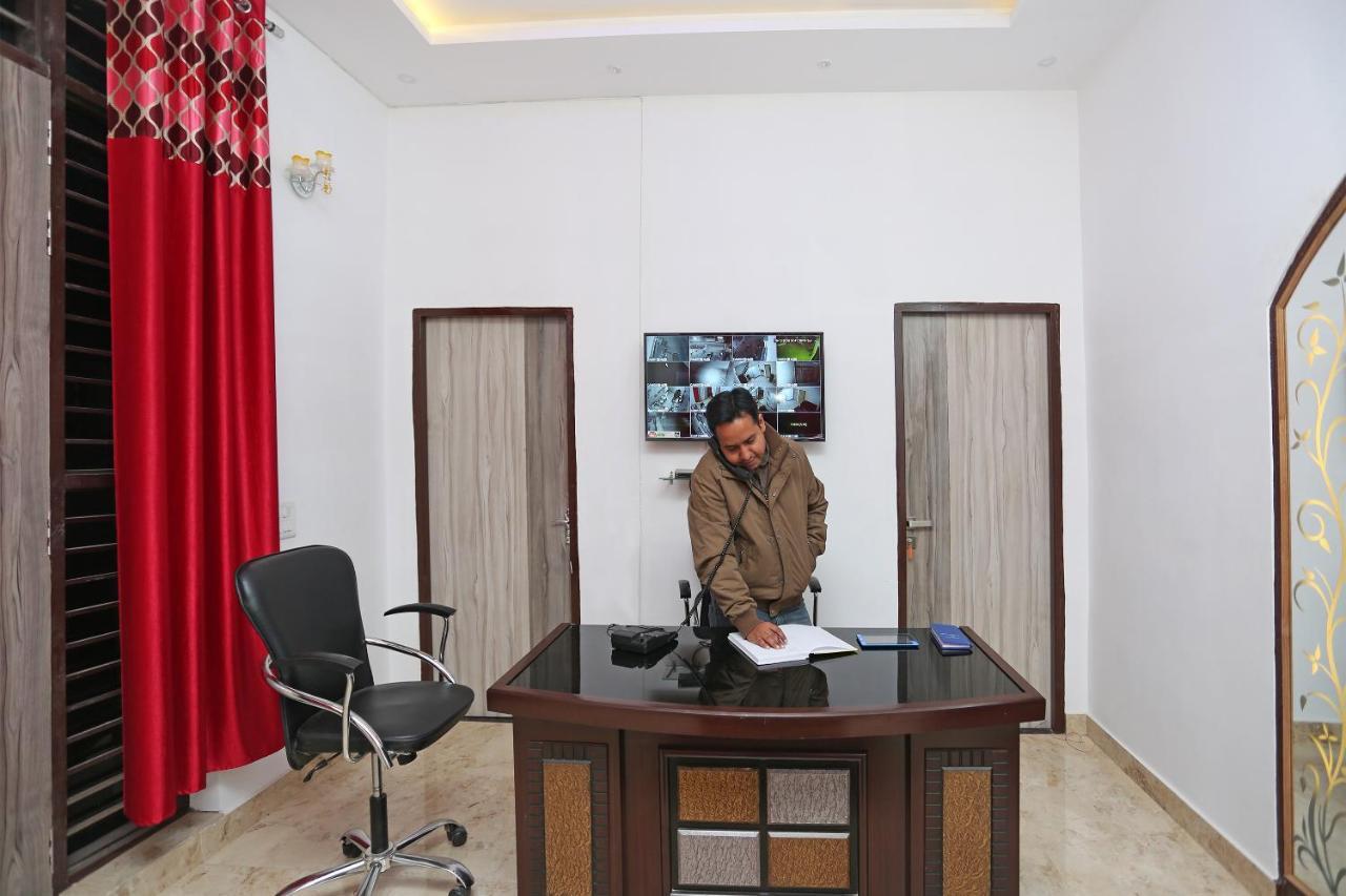 אגרה Hotel Rest Palace מראה חיצוני תמונה